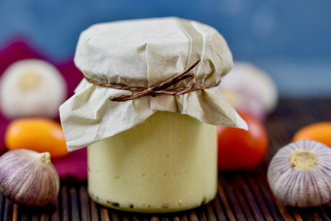 Knoblauchpaste mit Olivenoel selber machen - haltbar - einfach - schnell - Olivenoel - selber machen - Knoblauchpaste - Rezept - Clean Eating - ohne Thermomix