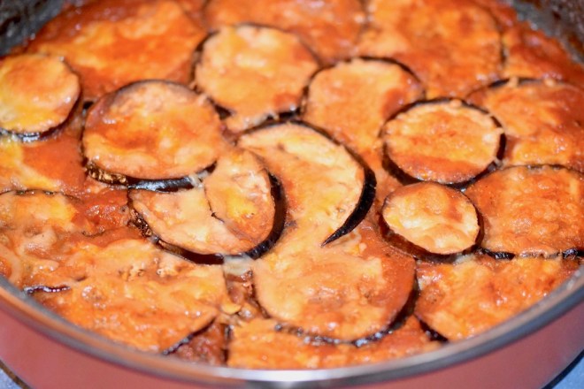 Mediterraner Auberginen Hackauflauf mit Tomaten - Auberginen - Hackfleisch - Tomaten - Schafskäse - Auflauf - Feta - Low Carb - glutenfrei - milchfrei - Rezept - abnehmen - laktosefrei - cleaneating - italienisch - Parmigiana di Melanzane