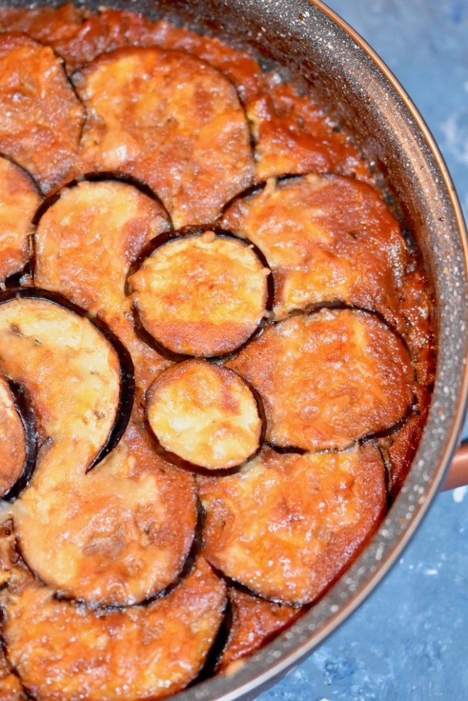 Mediterraner Auberginen Hackauflauf mit Tomaten - Auberginen - Hackfleisch - Tomaten - Schafskäse - Auflauf - Feta - Low Carb - glutenfrei - milchfrei - Rezept - abnehmen - laktosefrei - cleaneating - italienisch - Parmigiana di Melanzane