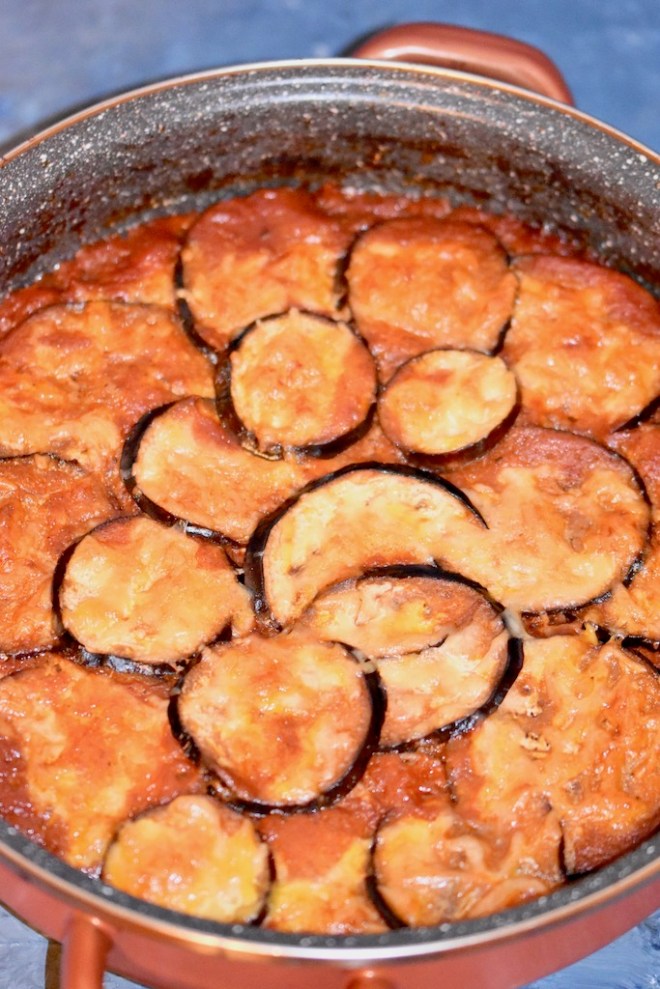 Mediterraner Auberginen Hackauflauf mit Tomaten - Auberginen - Hackfleisch - Tomaten - Schafskäse - Auflauf - Feta - Low Carb - glutenfrei - milchfrei - Rezept - abnehmen - laktosefrei - cleaneating - italienisch - Parmigiana di Melanzane