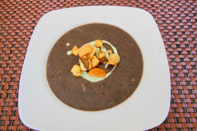 mexikanische schwarze Bohnensuppe - Sopa de Frijoles Negros - Suppe - mexikanisch - Rezept - glutenfrei - milchfrei - mit Tomaten - mit Schinken - schwarze Bohnen - vegane Variante