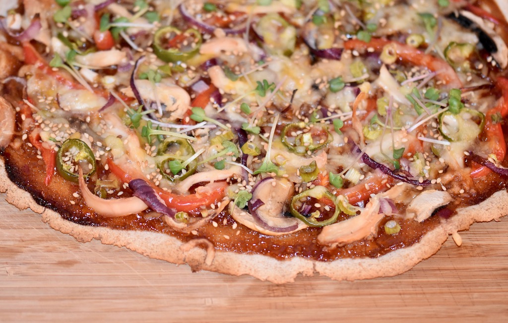 Asia-Pizza vegan und glutenfrei - Asia-Pizza - vegan - glutenfrei - Rezept - selber belegen - einfach - schnell - lecker - Ideen - vegetarisch - Herbst - Pizza asiatisch - Pizza