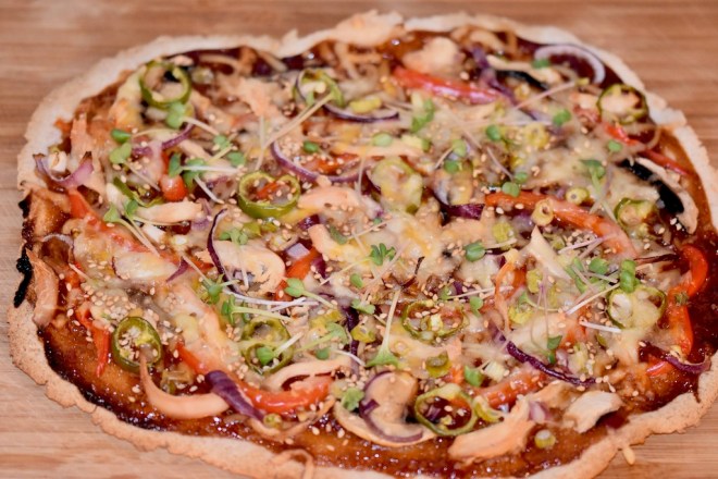 Asia-Pizza vegan und glutenfrei - Asia-Pizza - vegan - glutenfrei - Rezept - selber belegen - einfach - schnell - lecker - Ideen - vegetarisch - Herbst - Pizza asiatisch - Pizza