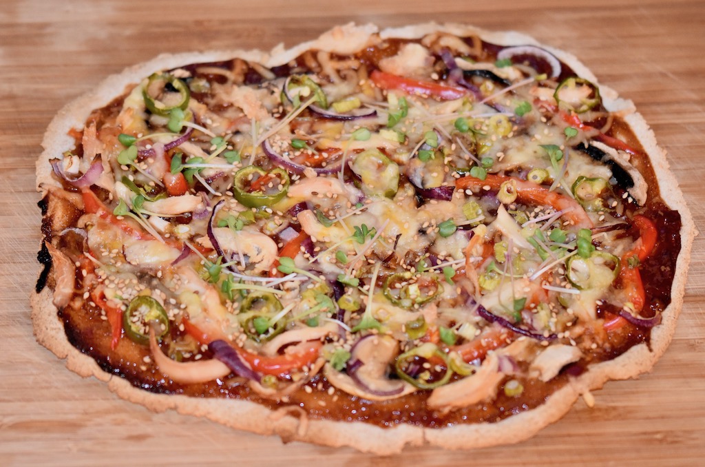 Asia-Pizza vegan und glutenfrei - Asia-Pizza - vegan - glutenfrei - Rezept - selber belegen - einfach - schnell - lecker - Ideen - vegetarisch - Herbst - Pizza asiatisch - Pizza