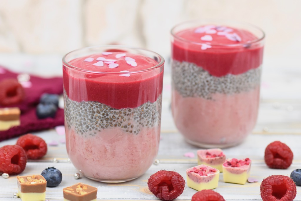 Himbeer-Chia-Pudding - Chia-Pudding - mit Himbeersauce - vegan - einfach - pflanzliche Milch - schnell - gesund - Rezept - Chia - glutenfrei - Low Carb - zuckerfrei