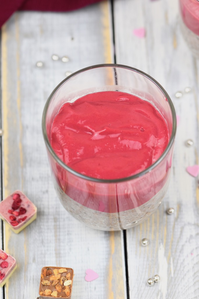 Himbeer-Chia-Pudding - Chia-Pudding - mit Himbeersauce - vegan - einfach - pflanzliche Milch - schnell - gesund - Rezept - Chia - glutenfrei - Low Carb - zuckerfrei