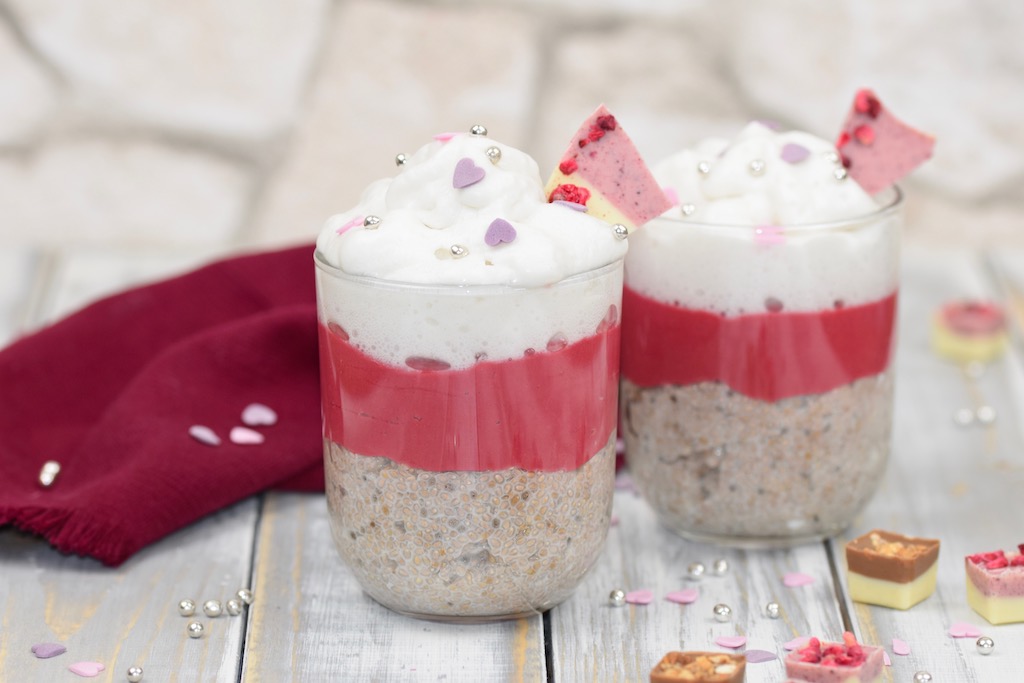 Himbeer-Chia-Pudding - Chia-Pudding - mit Himbeersauce - vegan - einfach - pflanzliche Milch - schnell - gesund - Rezept - Chia - glutenfrei - Low Carb - zuckerfrei