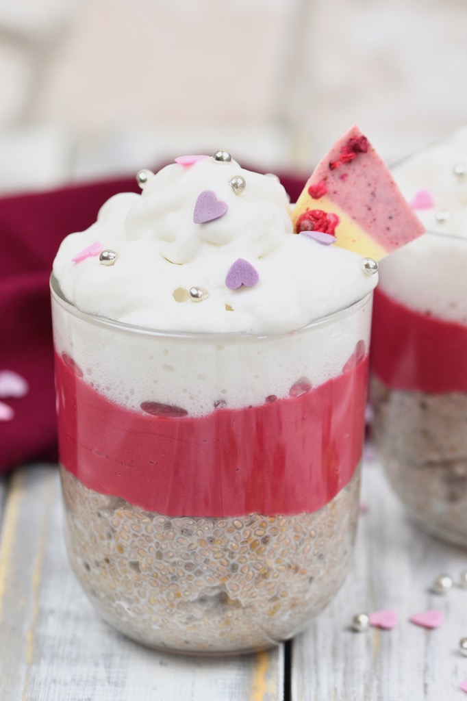 Himbeer-Chia-Pudding - Chia-Pudding - mit Himbeersauce - vegan - einfach - pflanzliche Milch - schnell - gesund - Rezept - Chia - glutenfrei - Low Carb - zuckerfrei