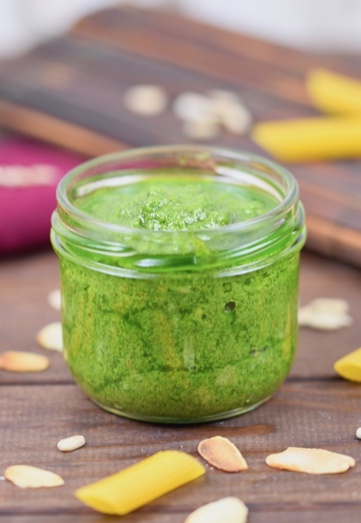 Bärlauchpesto - vegan - Rezept - mit Mandeln - mit Sonnenblumenkernen - einfach - schnell - selber machen - Pesto - für Spaghetti - für Nudeln - für Brot - Frühling - Bärlauch