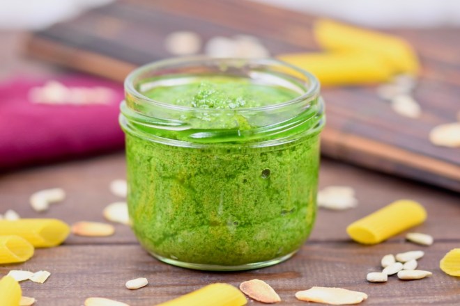 Bärlauchpesto - vegan - Rezept - mit Mandeln - mit Sonnenblumenkernen - einfach - schnell - selber machen - Pesto - für Spaghetti - für Nudeln - für Brot - Frühling - Bärlauch