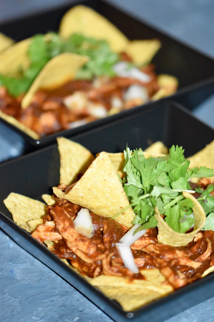 Mexikanische Chilaquiles Rojos mit Hühnchen - Chilaquiles - Rezept - mexikanisch - Rojos - einfach - rote Chilaquiles - Salsa - Salsa roja - schnell - vegetarische Chilaquiles - vegane Chilaquiles