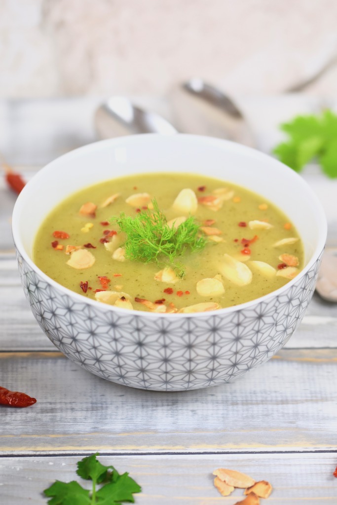 Fenchel-Zucchini-Suppe aus dem Slowcooker - Fenchel-Suppe - Zucchini-Suppe - Fenchel-Zucchini-Suppe - Suppe - Slowcooker - Low Carb - vegan - glutenfrei - ohne Kartoffeln - gesund - Rezept - kochen - schnell - einfach - kalorienarm - Variante vom Herd