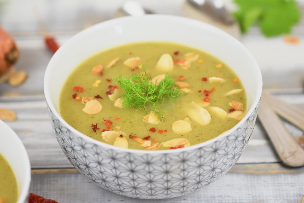 Fenchel-Zucchini-Suppe aus dem Slowcooker - Fenchel-Suppe - Zucchini-Suppe - Fenchel-Zucchini-Suppe - Suppe - Slowcooker - Low Carb - vegan - glutenfrei - ohne Kartoffeln - gesund - Rezept - kochen - schnell - einfach - kalorienarm - Variante vom Herd