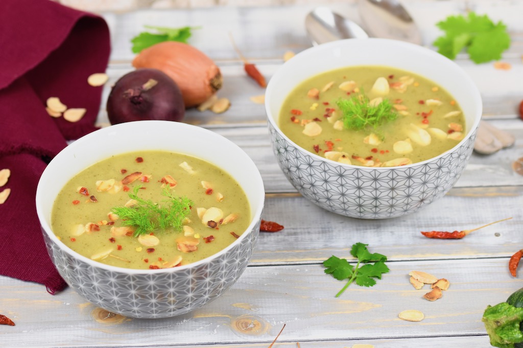 Fenchel-Zucchini-Suppe aus dem Slowcooker - Fenchel-Suppe - Zucchini-Suppe - Fenchel-Zucchini-Suppe - Suppe - Slowcooker - Low Carb - vegan - glutenfrei - ohne Kartoffeln - gesund - Rezept - kochen - schnell - einfach - kalorienarm - Variante vom Herd