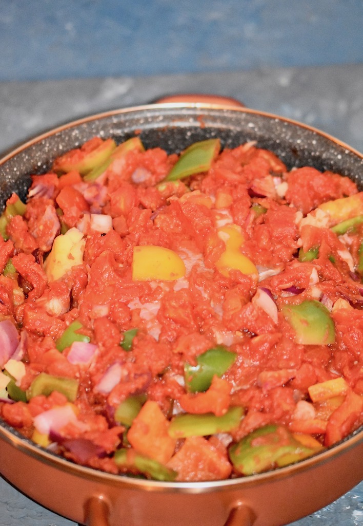 Mediterranes Schweinefilet aus dem Ofen - mit Gemüse - Rezept - abnehmen - einfach - im Schinkenmantel - Tomaten - Paprika - gesund - mediterran - mediterrane Küche - glutenfrei - milchfrei - Marinade -Schweinefilet -Fleisch