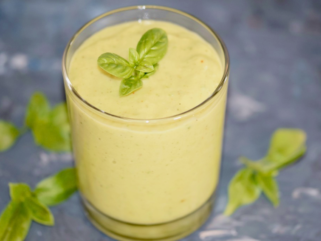 Avocado-Gurken-Dressing ohne Öl - Dressing - vegan - ohne Öl - Avocado - Gurke - Rezept - schnell - einfach - Low Carb - gesund - für Salat - cremig - Limetten - abnehmen