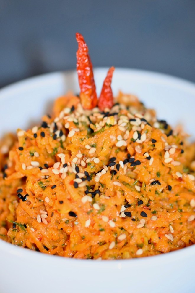 orientalischer Karottensalat - Karottensalat - Rezept - einfach - schnell - Dressing - gesund - Sesam - roh - vegan - glutenfrei - sojafrei - Clean Eating - Salat - Karotten - Mezze