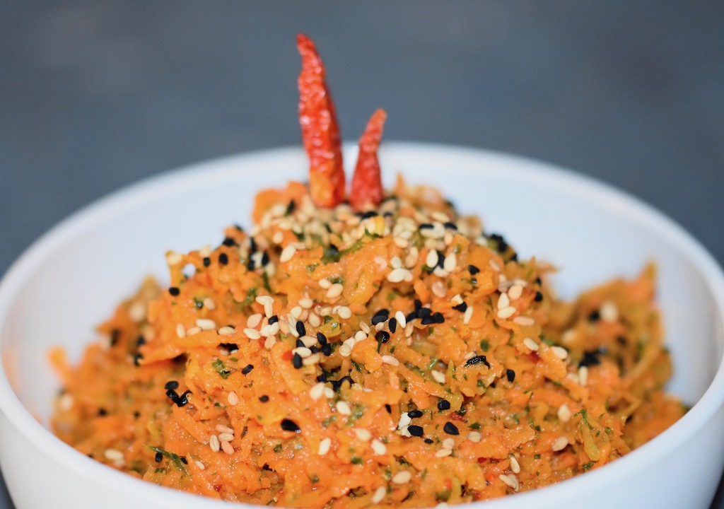 orientalischer Karottensalat - Karottensalat - Rezept - einfach - schnell - Dressing - gesund - Sesam - roh - vegan - glutenfrei - sojafrei - Clean Eating - Salat - Karotten - Mezze