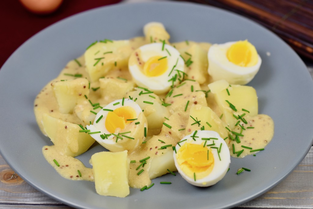 schnelle Senfeier mit Kartoffeln - Senfeier - Sauce - Senfsauce - schnell - einfach - mit Kartoffeln - Rezept - milchfrei - glutenfrei - ohne Mehl - Anleitung für das perfekte Ei - Eier kochen - Garzeit Eier - Eier im Topf kochen