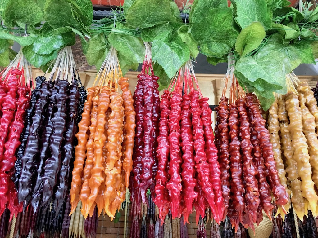 georgische Küche - Georgien - Supra - Georgien kulinarisch - Khinkali - Khatchapuri - georgisches Essen - essen und trinken - Gerichte - Speisen - georgische Spezialitäten - reisen in Georgien - Infos - Überblick - Foodie - Urlaub