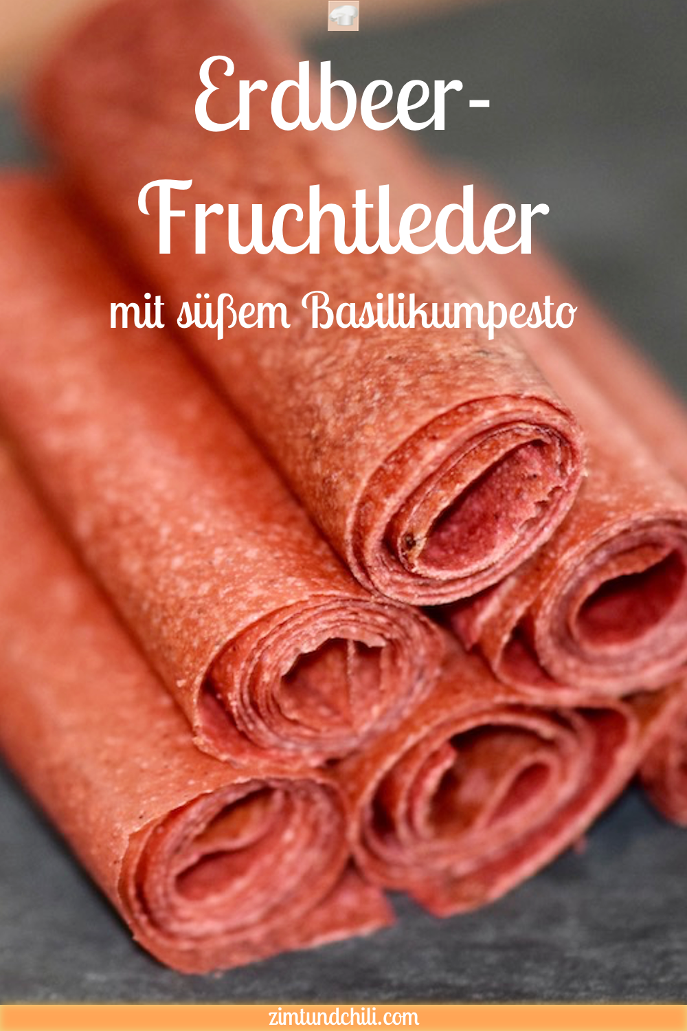 Erdbeer-Fruchtleder mit süßem Basilikumpesto - Erdbeer-Fruchtleder - Fruchtleder - Fruchtgummi - Basilikumpesto - süßes Pesto - Basilikum - Erdbeeren - Rezept - vegan - rohvegan - Clean Eating - herstellen - dörren - Obst - Backofen - Dörrautomat - selber machen - einfach - Süßigkeit - gesund naschen