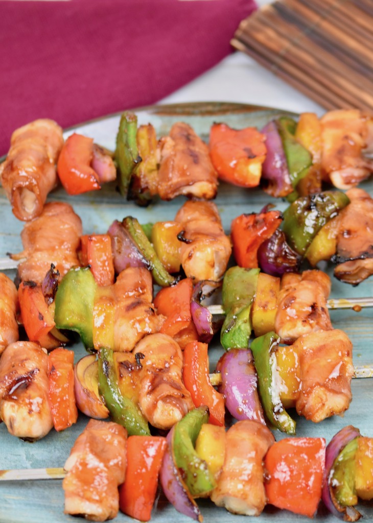 Grillspieße Hawaii mit Bacon und Ananas - Grillspieße - Hähnchenspieße - grillen - Huhn - Paprika - Marinade - Rezept - fruchtig - Barbecue - BBQ - Schaschlik - Fingerfood - glutenfrei - milchfrei - einfach - schnell