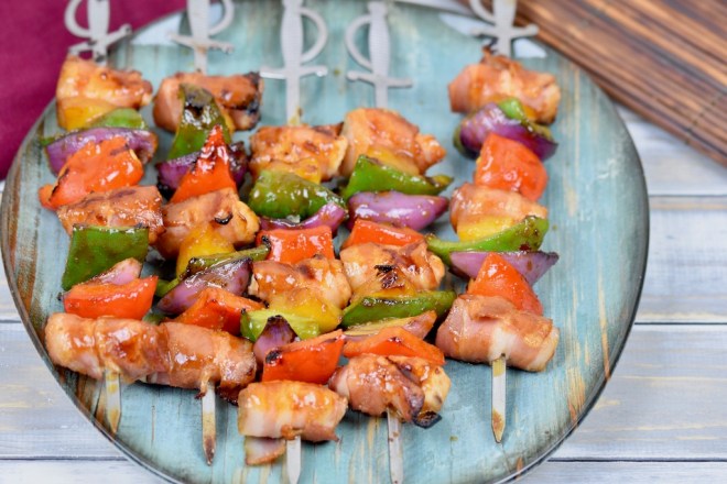 Grillspieße Hawaii mit Bacon und Ananas - Grillspieße - Hähnchenspieße - grillen - Huhn - Paprika - Marinade - Rezept - fruchtig - Barbecue - BBQ - Schaschlik - Fingerfood - glutenfrei - milchfrei - einfach - schnell