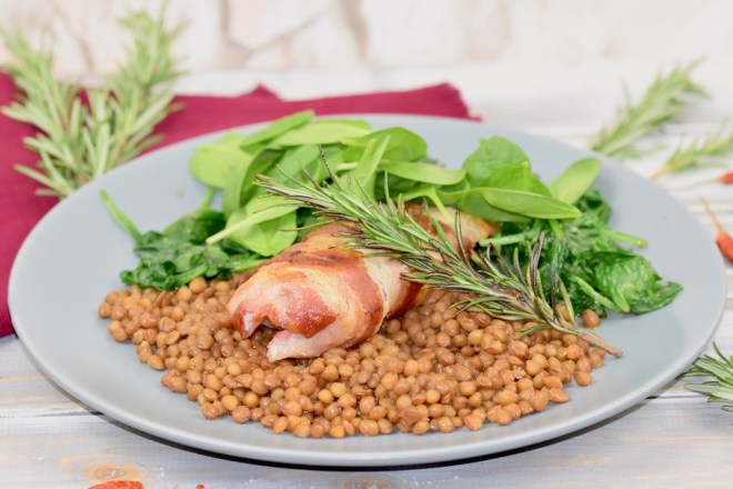 Kabeljaufilets im Pancettamantel mit Blattspinat - Kablejaufilets - Pancetta - knusprig - Rezept - glutenfrei - milchfrei - Jamie Oliver - mit Spinat - Pfanne - schnell - gesund - Low Carb - Fisch