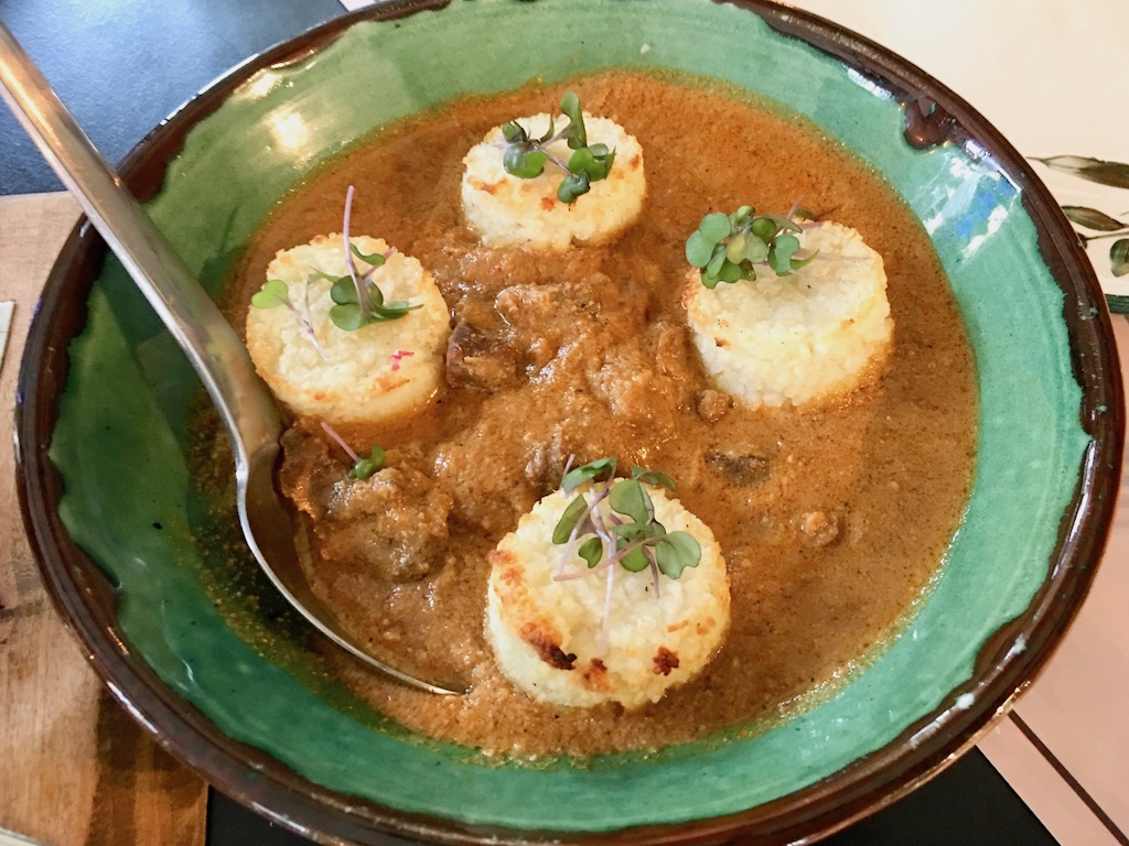 georgische Küche - Georgien - Supra - Georgien kulinarisch - Khinkali - Khatchapuri - georgisches Essen - essen und trinken - Gerichte - Speisen - georgische Spezialitäten - reisen in Georgien - Infos - Überblick - Foodie - Urlaub