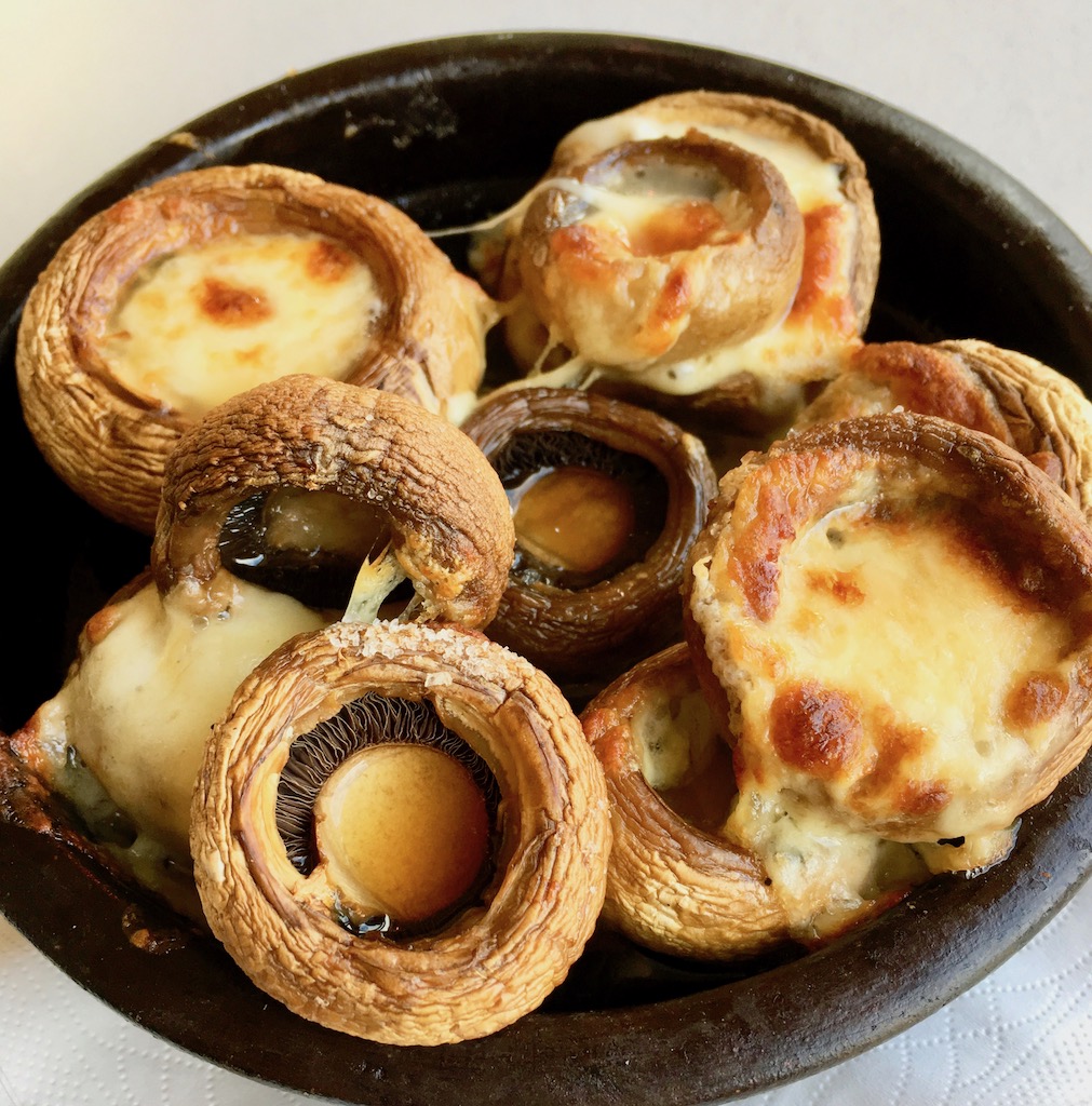 georgische Küche - Georgien - Supra - Georgien kulinarisch - Khinkali - Khatchapuri - georgisches Essen - essen und trinken - Gerichte - Speisen - georgische Spezialitäten - reisen in Georgien - Infos - Überblick - Foodie - Urlaub