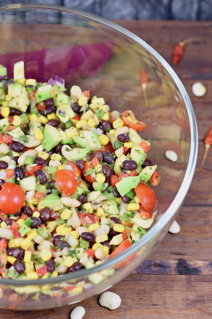 Texas Caviar mit Chili-Limetten-Dressing - Texas Caviar - Chili-Limetten-Dressing - Rezept - Salat - Dip - mit Avocado - einfach - schnell - Cowboy Caviar - mit Koriander - mit Jalapeños - vegan - Bohnen - abnehmen - glutenfrei