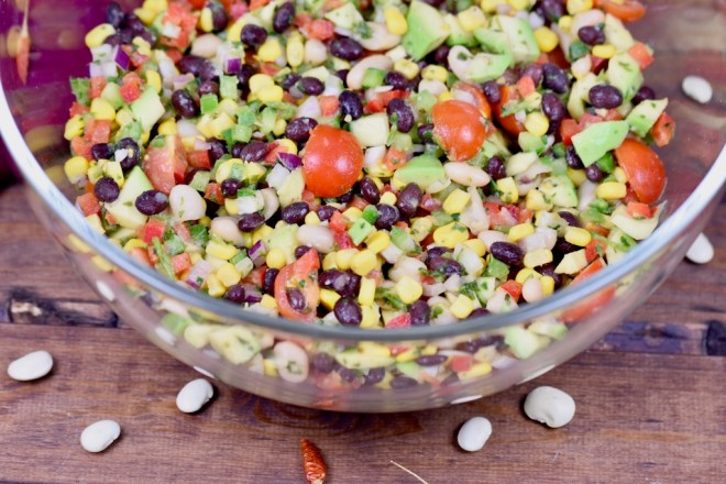 Texas Caviar mit Chili-Limetten-Dressing - Texas Caviar - Chili-Limetten-Dressing - Rezept - Salat - Dip - mit Avocado - einfach - schnell - Cowboy Caviar - mit Koriander - mit Jalapeños - vegan - Bohnen - abnehmen - glutenfrei