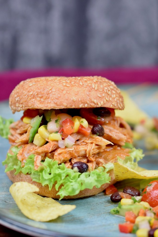 Pulled Pork Burger mexikanisch - Pulled Pork Burger - Pulled Pork - Slowcooker - Crocky - aus dem Backofen - Rezept - glutenfrei - Rub - Fleisch - mexikanisch - einfach - selber machen - Sauce - Burger - Fingerfood - Streetfood