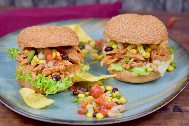 Pulled Pork Burger mexikanisch - Pulled Pork Burger - Pulled Pork - Slowcooker - Crocky - aus dem Backofen - Rezept - glutenfrei - Rub - Fleisch - mexikanisch - einfach - selber machen - Sauce - Burger - Fingerfood - Streetfood
