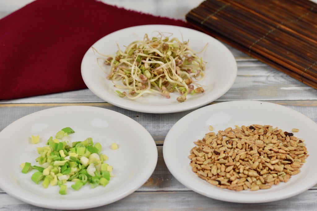 Quinoa-Bowl mit asiatischem Dressing - Quinoa-Bowl - Bowl - Quinoa - Dressing - asiatisch - Buddha-Bowl - Salat - Rezept - glutenfrei - vegan - gesund - einfach - Meal Prep - schnell