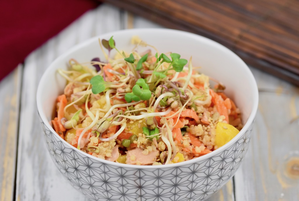 Quinoa-Bowl mit asiatischem Dressing - Quinoa-Bowl - Bowl - Quinoa - Dressing - asiatisch - Buddha-Bowl - Salat - Rezept - glutenfrei - vegan - gesund - einfach - Meal Prep - schnell