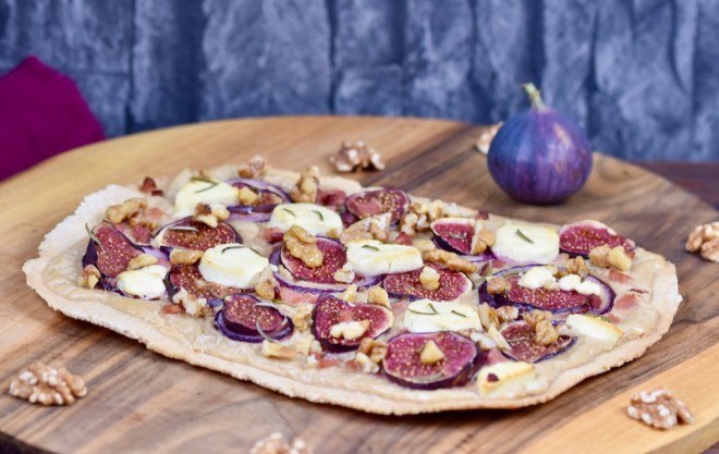 Flammkuchen mit Feigen und&nbsp;Ziegenkäse