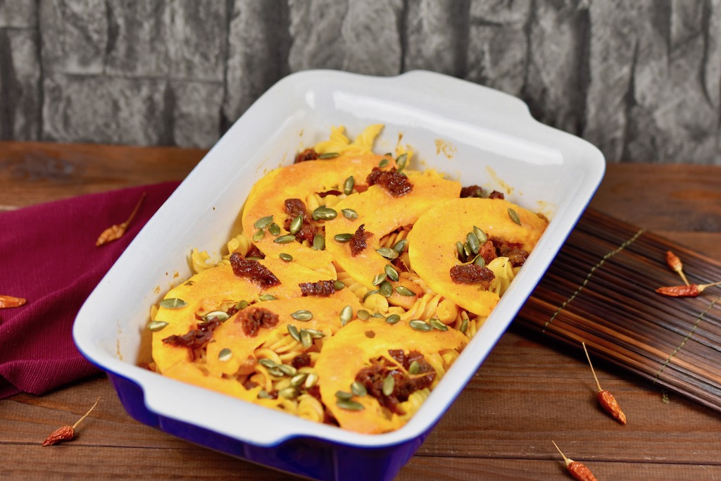 Herbstlicher Nudelauflauf mit Kürbis | Zimt &amp; Chili