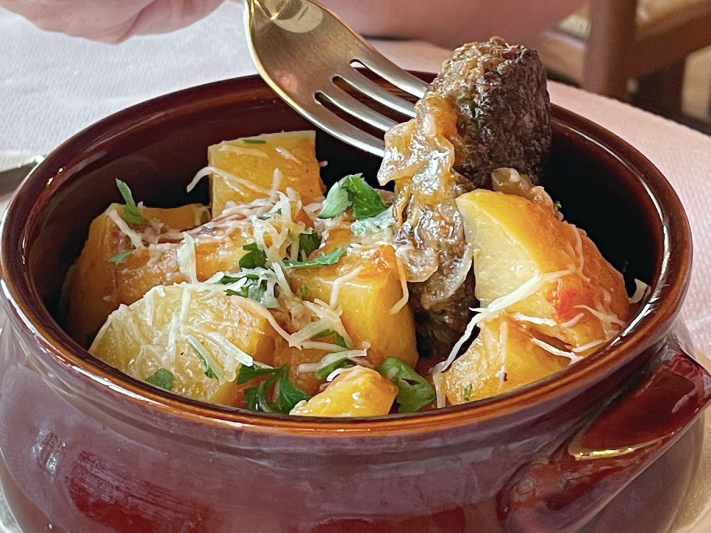 Qofte mit Kartoffeln - Querformat