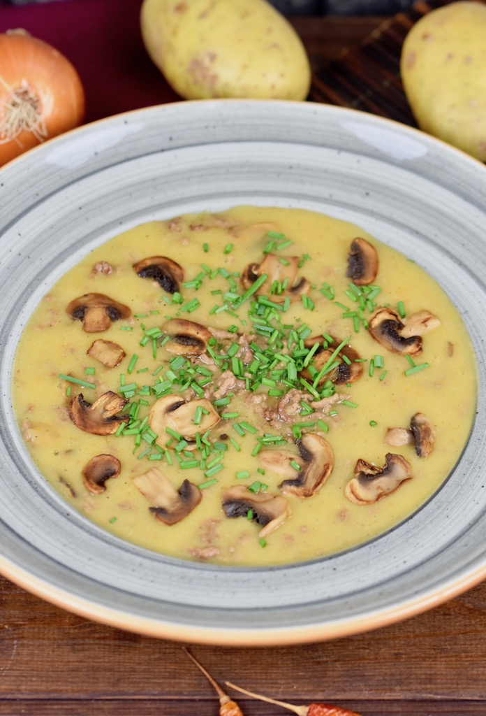 cremige Kartoffelsuppe mit Hackfleisch und Pilzen - Kartoffelsuppe - cremige Kartoffelsuppe - Rezept - püriert - einfach - deftig - schnelle - Suppe