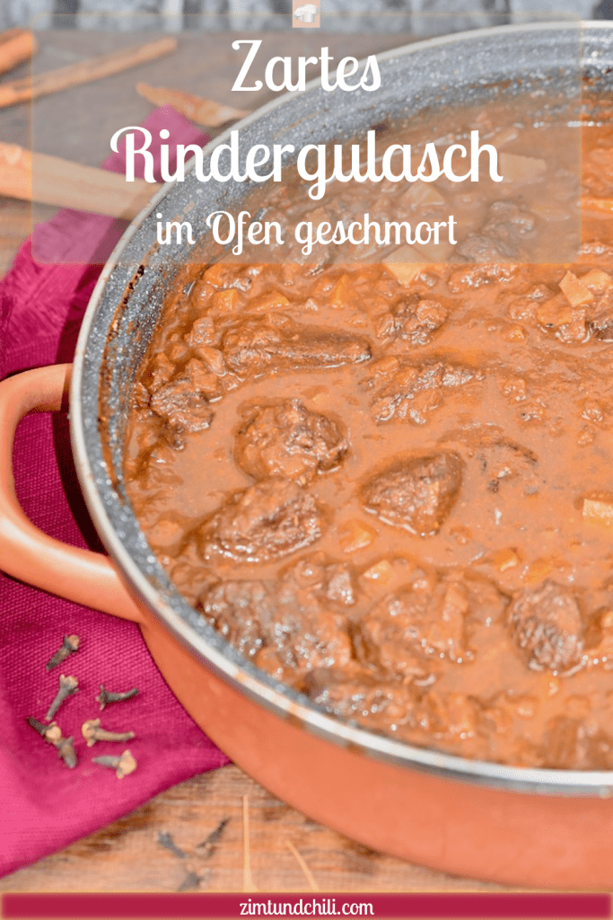 zartes Rindergulasch im Ofen geschmort - Gulasch - Rindergulasch - Gulasch mit Rotwein - Rind - Rezept - einfach - klassisch - zart - Weihnachten - Backofen