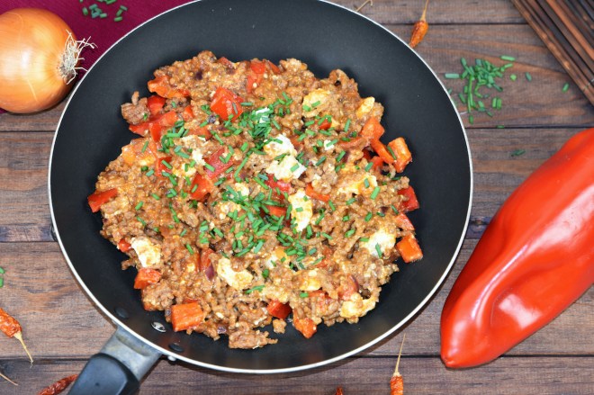 Schnelle Hackfleischpfanne mit Paprika und&nbsp;Feta