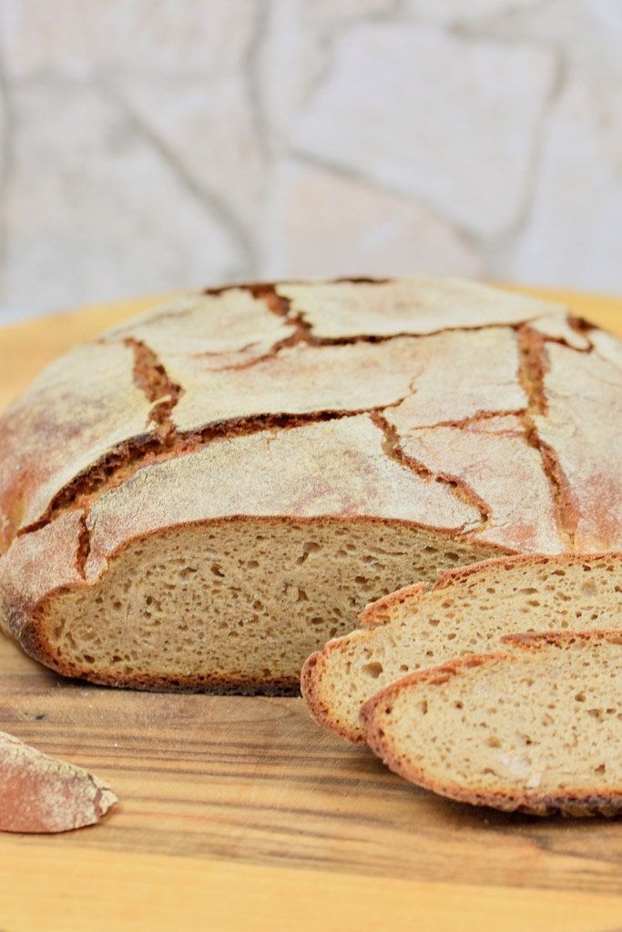 knuspriges Roggenbrot backen - Rezepte - backen - Brot backen - Sauerteigbrot - Roggenbrot mit Sauerteig - reines Roggenbrot - mit Hefe - ohne Hefe - mit Trockenhefe - gesund - saftiges - Kastenform