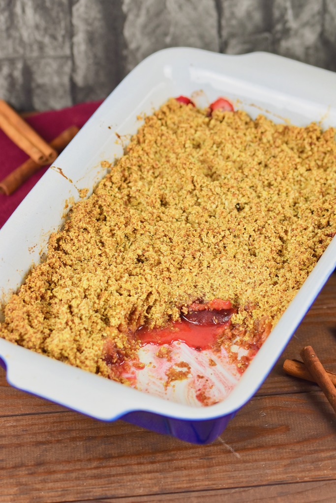glutenfreies Pflaumen-Crumble - Pflaumen-Crumble - glutenfrei - vegan - Rezept - gesund - Haferflocken - Streusel - warm - Zimt - Zwetschgen-Crumble - Crumble - Pflaumen