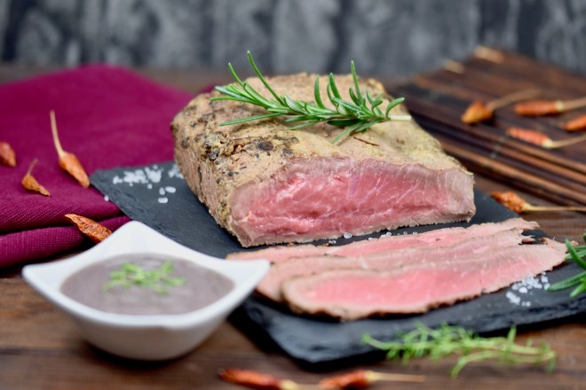 Roastbeef - saftig - Thymian-Rotwein-Sauce - Rezept - Niedrigtemperatur - im Backofen - Braten - Weihnachten - Slowcooker