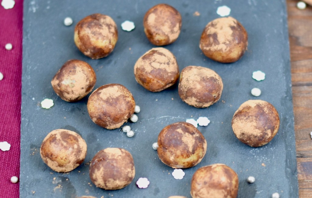 Marzipan selber machen - ohne Zucker - Rezept - Marzipan - weißes Marzipan - vegan - glutenfrei - selber herstellen - Mandelmehl - mit Rosenwasser - ohne Rosenwasser - zuckerfrei - Marzipankartoffeln - DIY