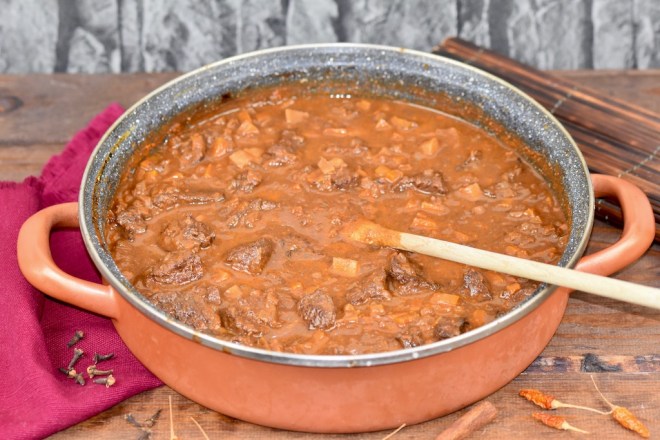 Zartes Rindergulasch im Ofen&nbsp;geschmort