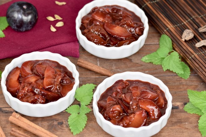 Zimtpflaumen – Rezept mit Rotwein oder&nbsp;Traubensaft
