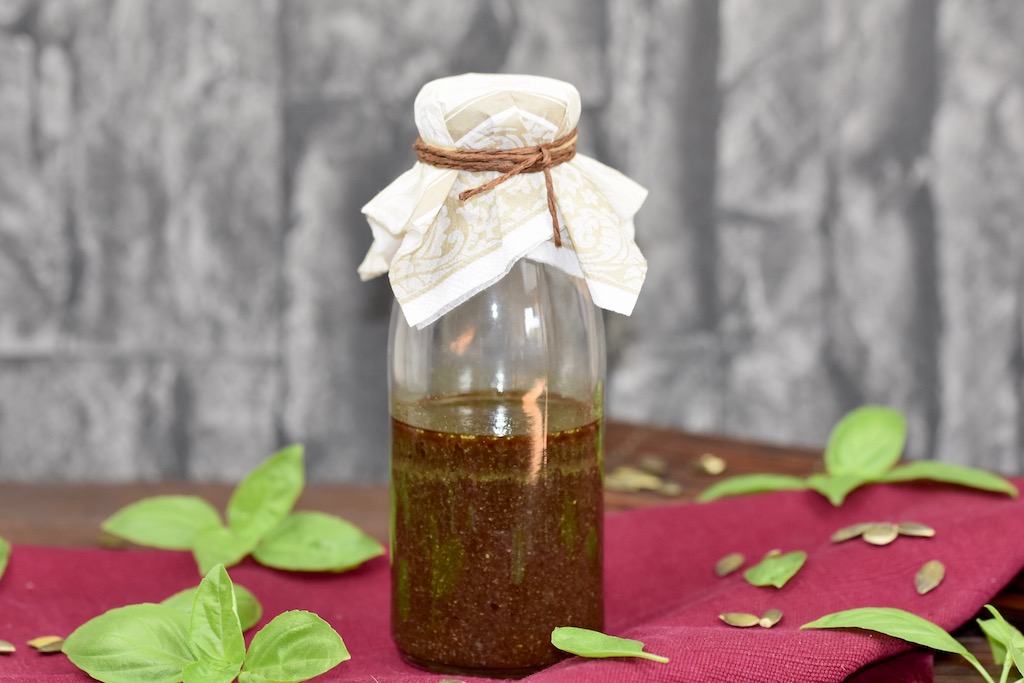 nussiges Dressing mit Kürbiskernöl - Salatdressing - Rezept - Senf - einfach - für Feldsalat - schnell - für Blattsalate - Vinaigrette - für Rucola