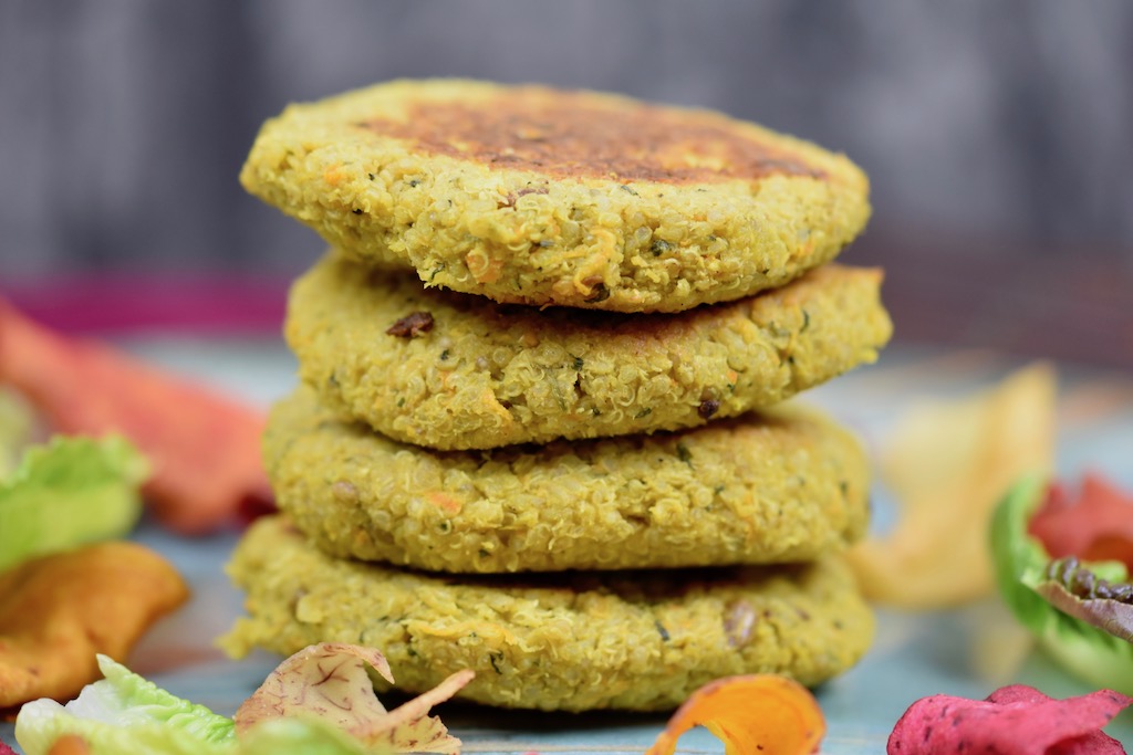 Burger - Quinoa-Burger - Quinoa-Bratlinge - Quinoa - Rezept - vegan - glutenfrei - gesund - Burgersauce - Ideen - einfach